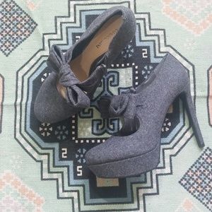 Gianni Bini • Grey Bow Heels